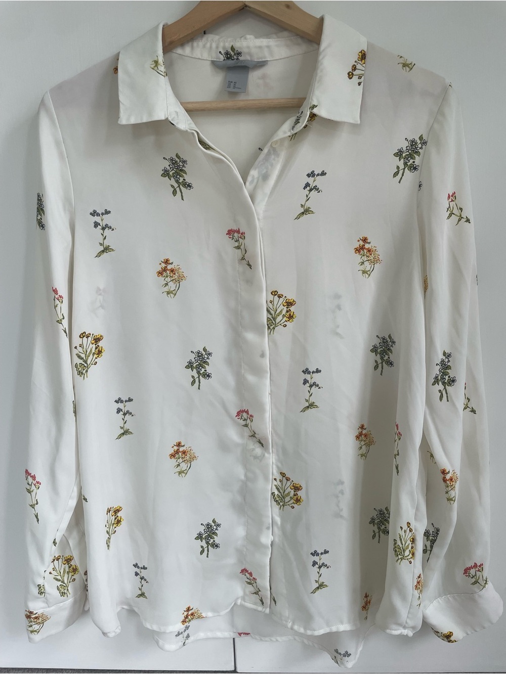 H&M White Floral Wildflower Long Sleeve Button Down Blouse - Size 10